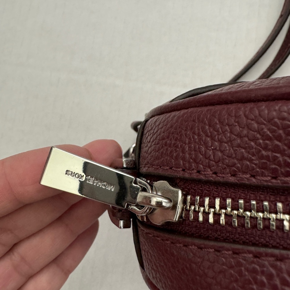 Michael Kors crossbody purse - Picture 3 of 5